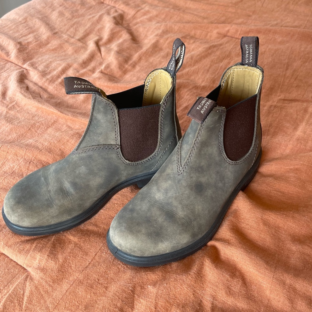 Women’s Blundstones